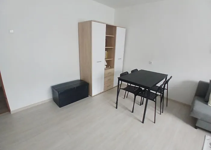 Spacious Ground Floor Apartment Aurora